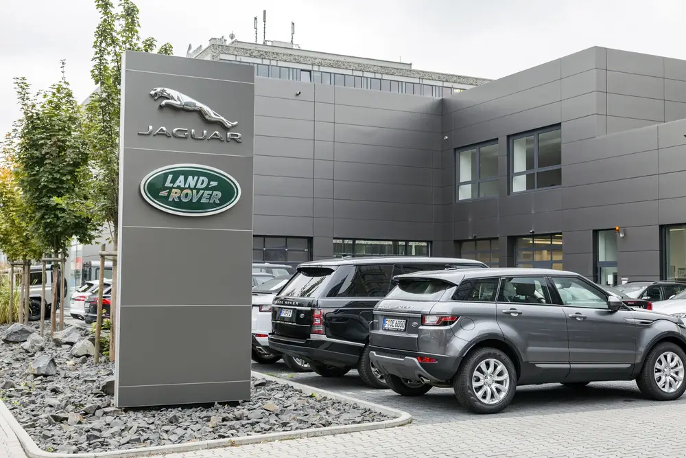 "Land Rover" zavodlarını bağlayır