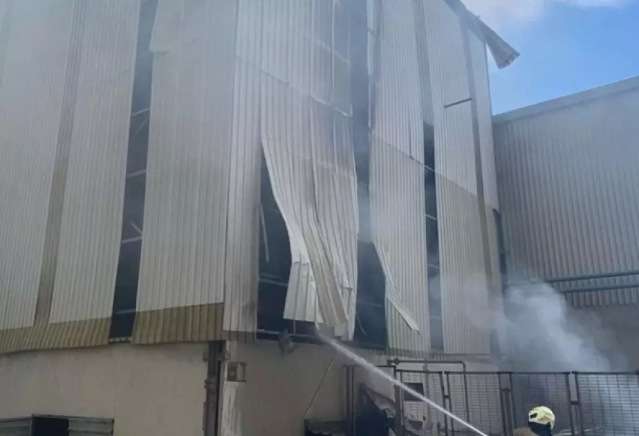 İzmirdə neft və yağ emalı fabrikində partlayış olub