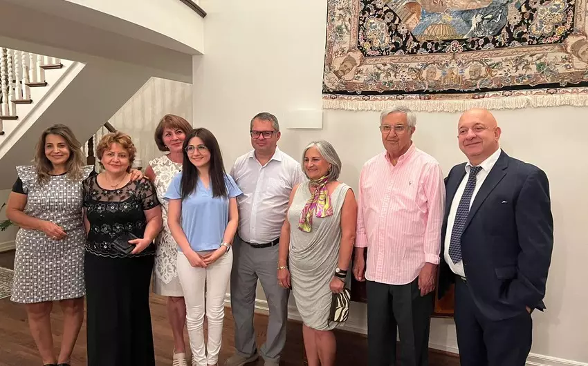 Xəzər İbrahim azərbaycanlı icmasının nümayəndələri ilə görüş keçirib (FOTO)
