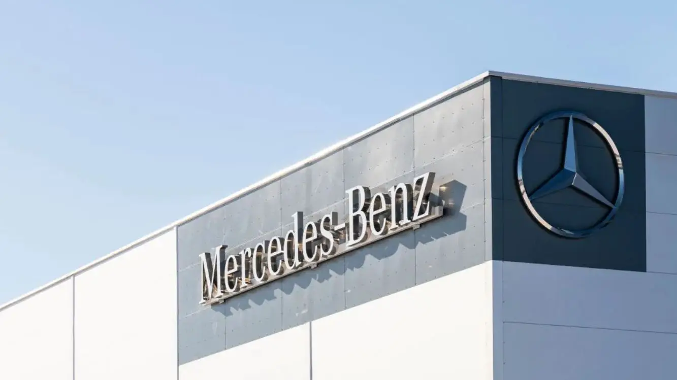 “Mercedes-Benz”in  xalis mənfəəti azalıb