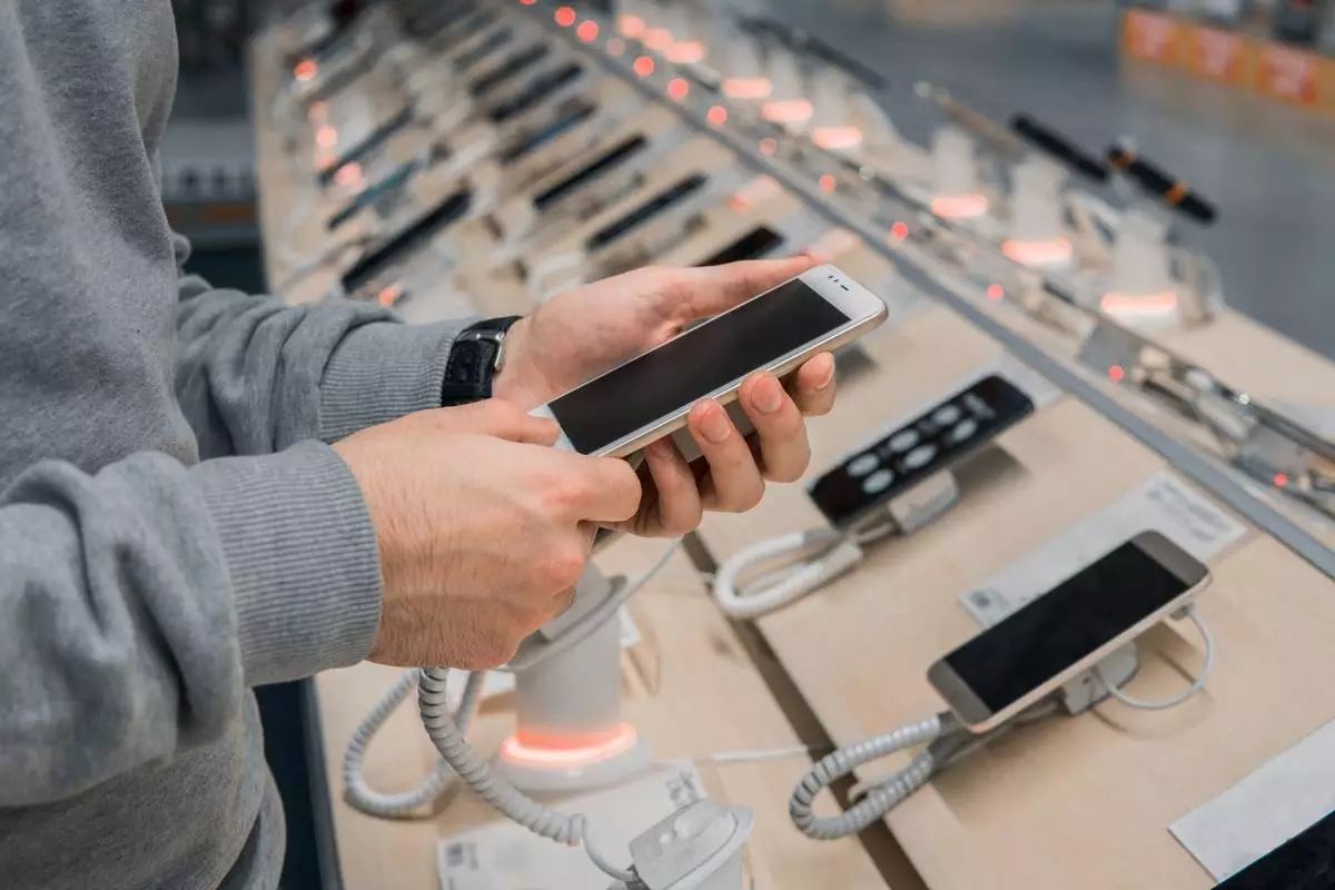 Ötən il qlobal smartfon satışları 4% artıb