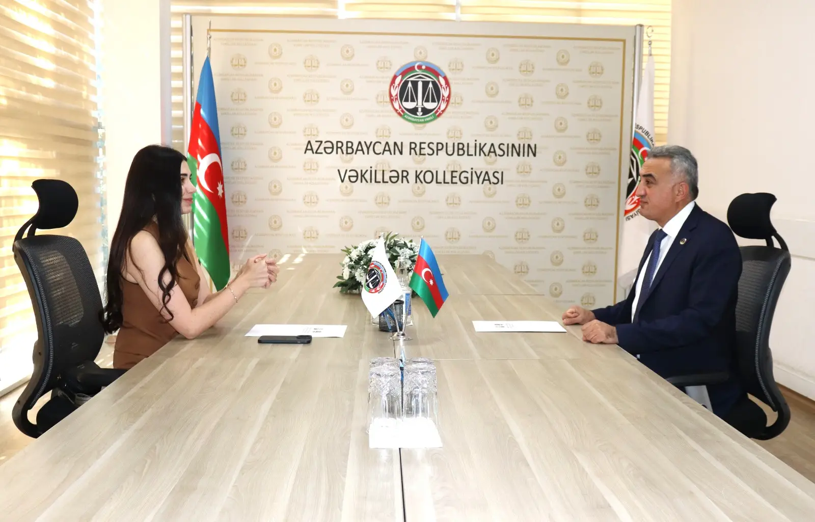 Vəkillər Kollegiyasının sədri Kembric Universitetinə qəbul olunan vəkillə görüşüb