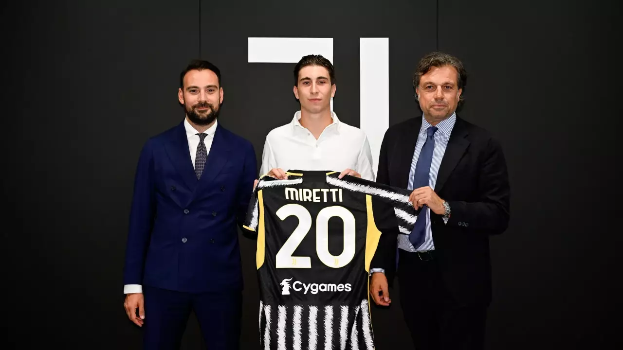 "Yuventus" gənc futbolçusu ilə müqaviləni uzatdı