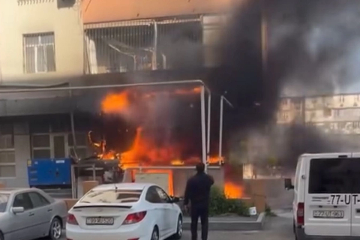 Bakıda mağazada yanğın olub