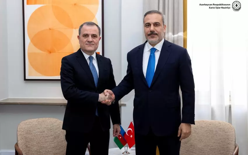 Ceyhun Bayramov Hakan Fidanı Azərbaycan – Ermənistan sülh prosesinin cari vəziyyəti ilə bağlı məlumatlandırıb