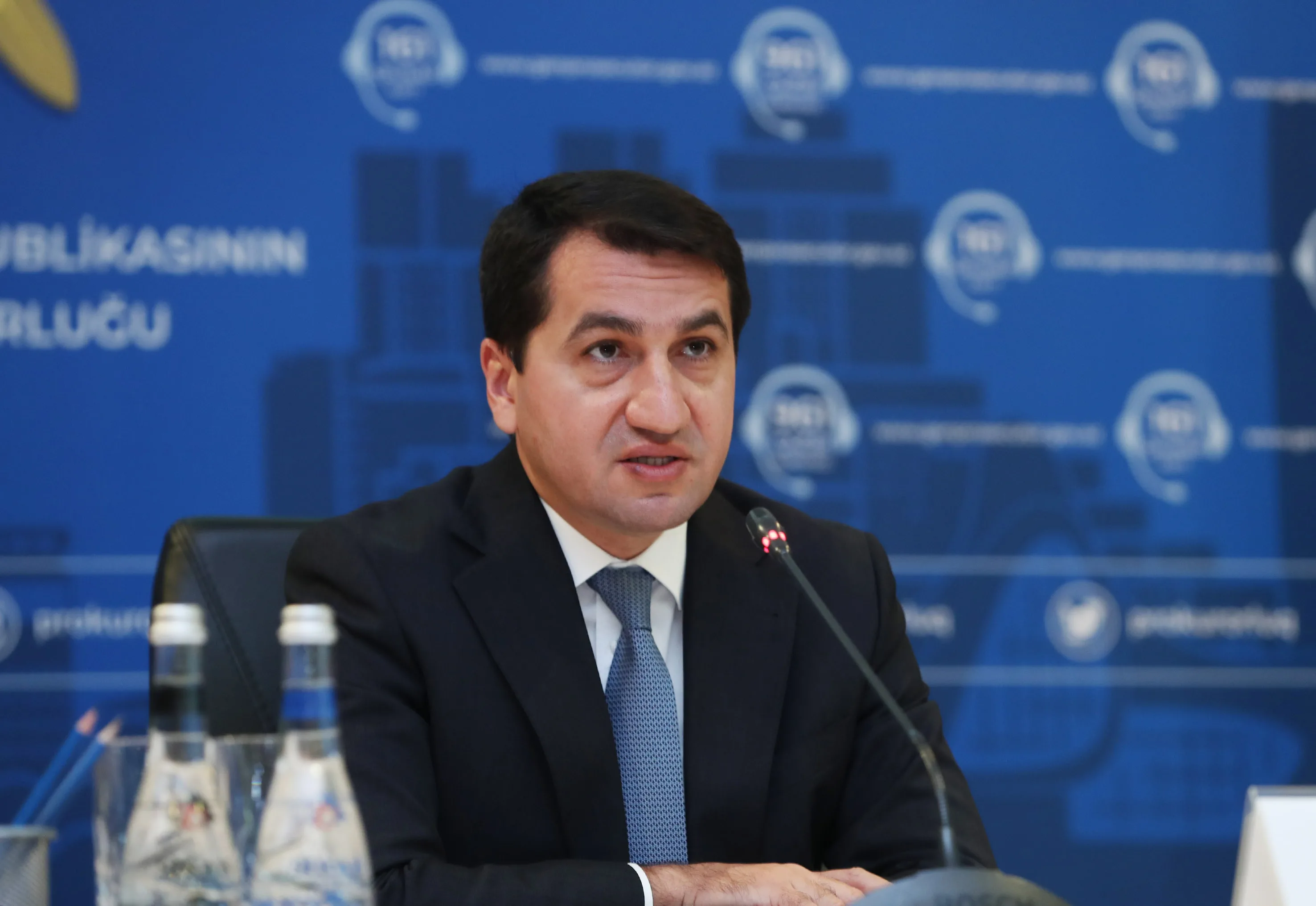 Hikmət Hacıyev: Ermənistanla Azərbaycan arasında danışıqlarda üçüncü ölkəyə ehtiyac yoxdur