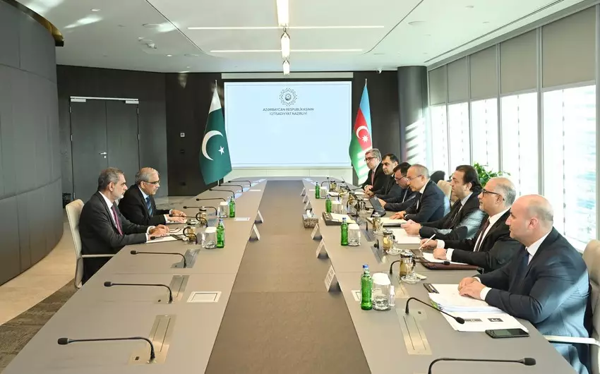 Azərbaycan Pakistan ilə investisiya, sənaye və enerji sahələrində əməkdaşlığı müzakirə edib