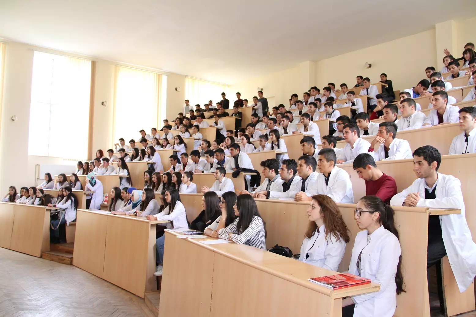 Ötən il 12 mindən çox köçkün tələbənin təhsil haqqı büdcədən ödənilib