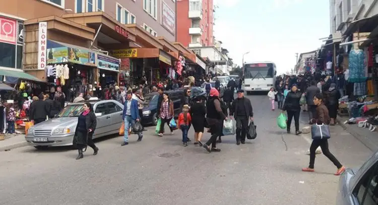 "8-ci kilometr" bazarının ətrafında parklanma ilə bağlı xaos - VİDEO
