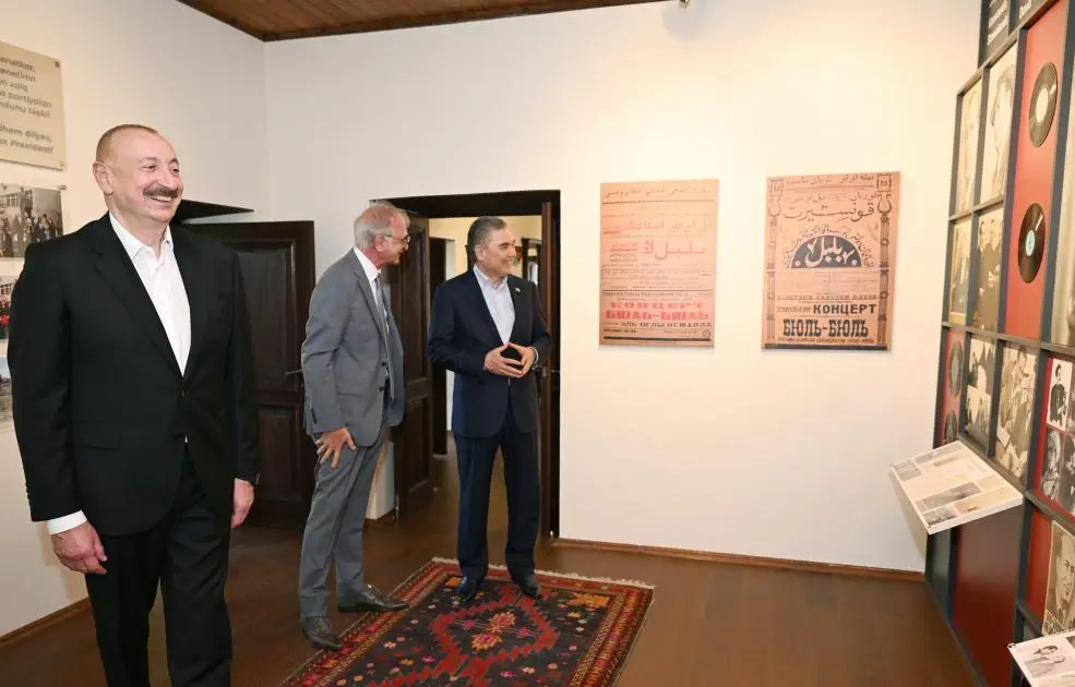 Prezident və Qurbanqulu Berdiməhəmmədov Şuşada Bülbülün ev-muzeyində olublar