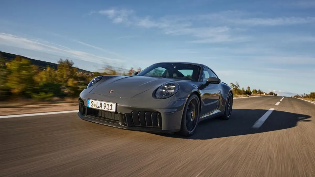 "Porsche"nin satışları 6% azalıb