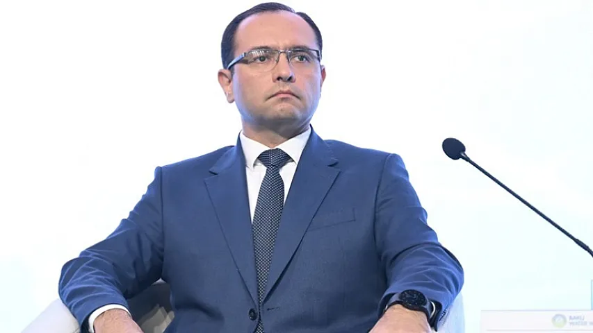 Nazir direktoru işdən çıxardı - FOTO