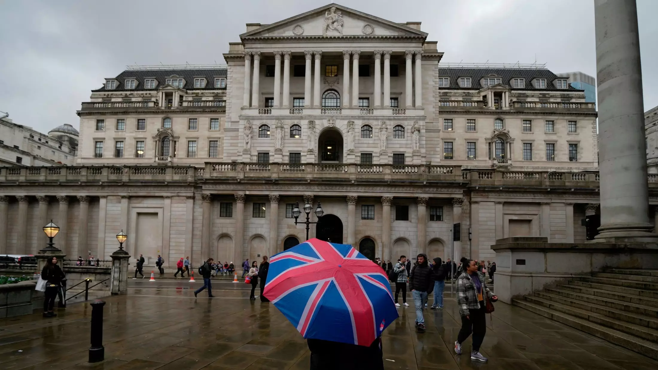 BoE beynəlxalq bankları Britaniyada törəmə şirkətlər yaratmağa təşviq edəcək