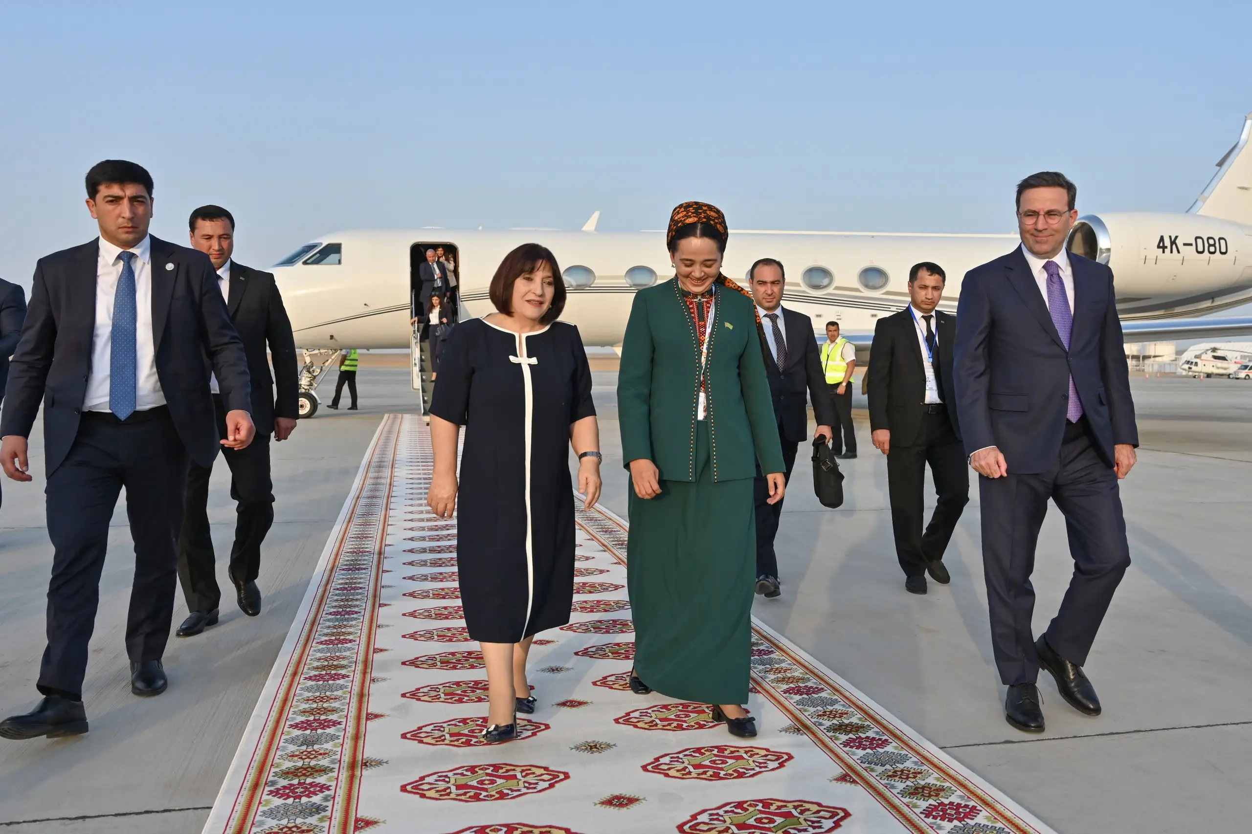 Azərbaycan parlament nümayəndə heyəti Türkmənistana səfərə gedib
