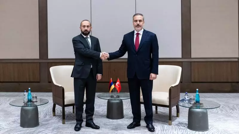 Türkiyə və Ermənistan XİN rəhbərləri telefonla danışıb