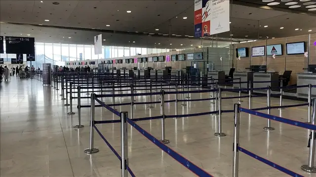 Fransada hava limanı işçilərinin tətili səbəbindən bir sıra reyslər ləğv edilib