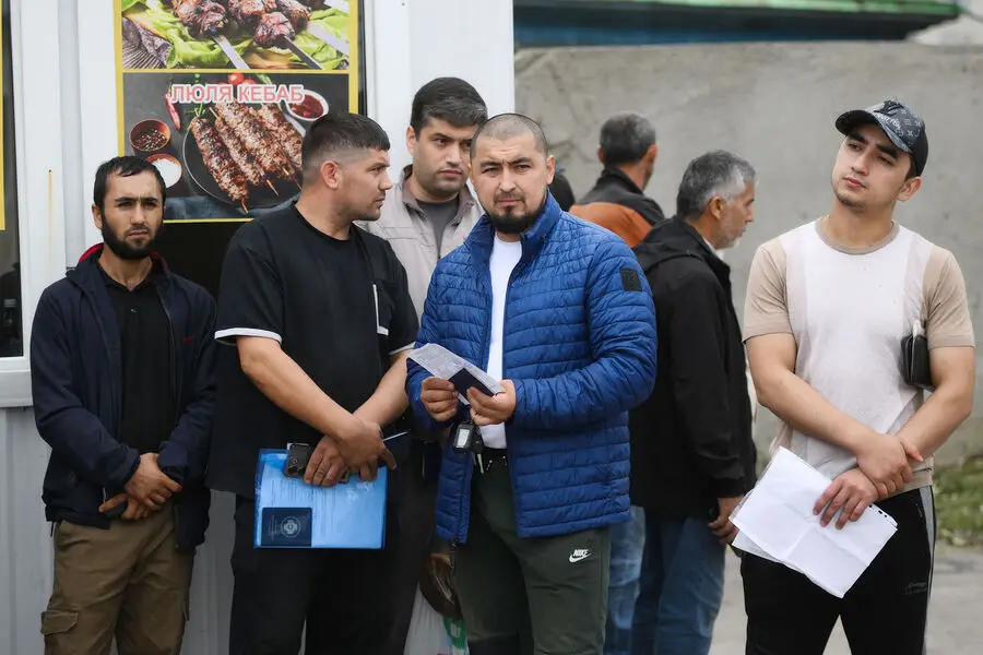 Rusiyalı deputatlardan miqrantlarla bağlı qəribə təklif