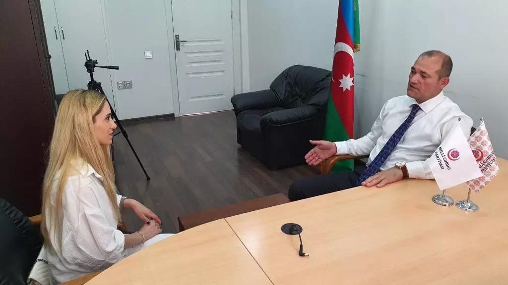 Deputat Razi Nurullayevlə MÜSAHİBƏ: "İcbari tibbi sığortadan istifadə edənlər incidilir" - VİDEO