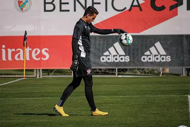 "Zirə" "Benfika"nın sabiq qapıçısını transfer etmək istəyir