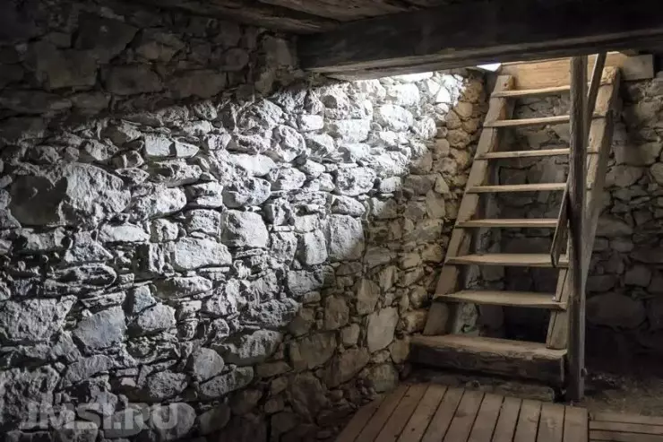 Xətai rayonunda zirzəmiyə yıxılan uşaq xilas edilib