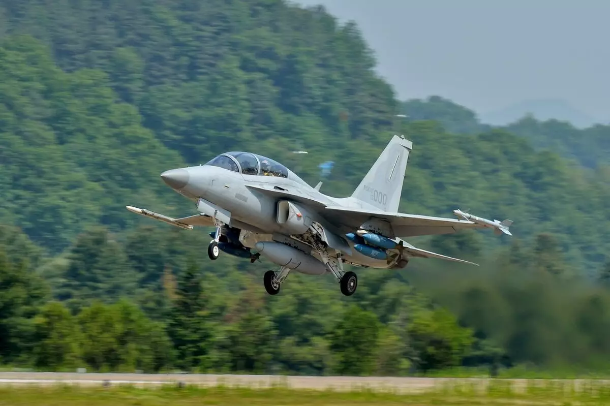 Filippində itən döyüş təyyarəsinin qalıqları və pilotların cəsədi tapılıb