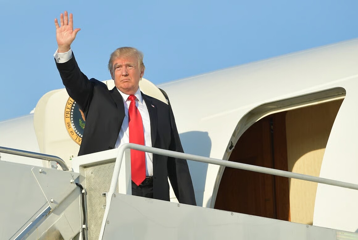 Donald Tramp Yaponiyaya səfərə gedib