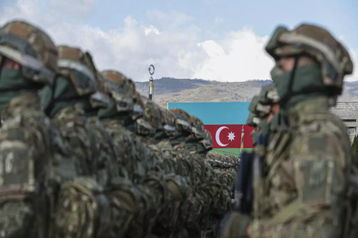 Müddətli həqiqi hərbi xidmət hərbi qulluqçularının xidmətlə əlaqədar son yaş həddi azaldılıb