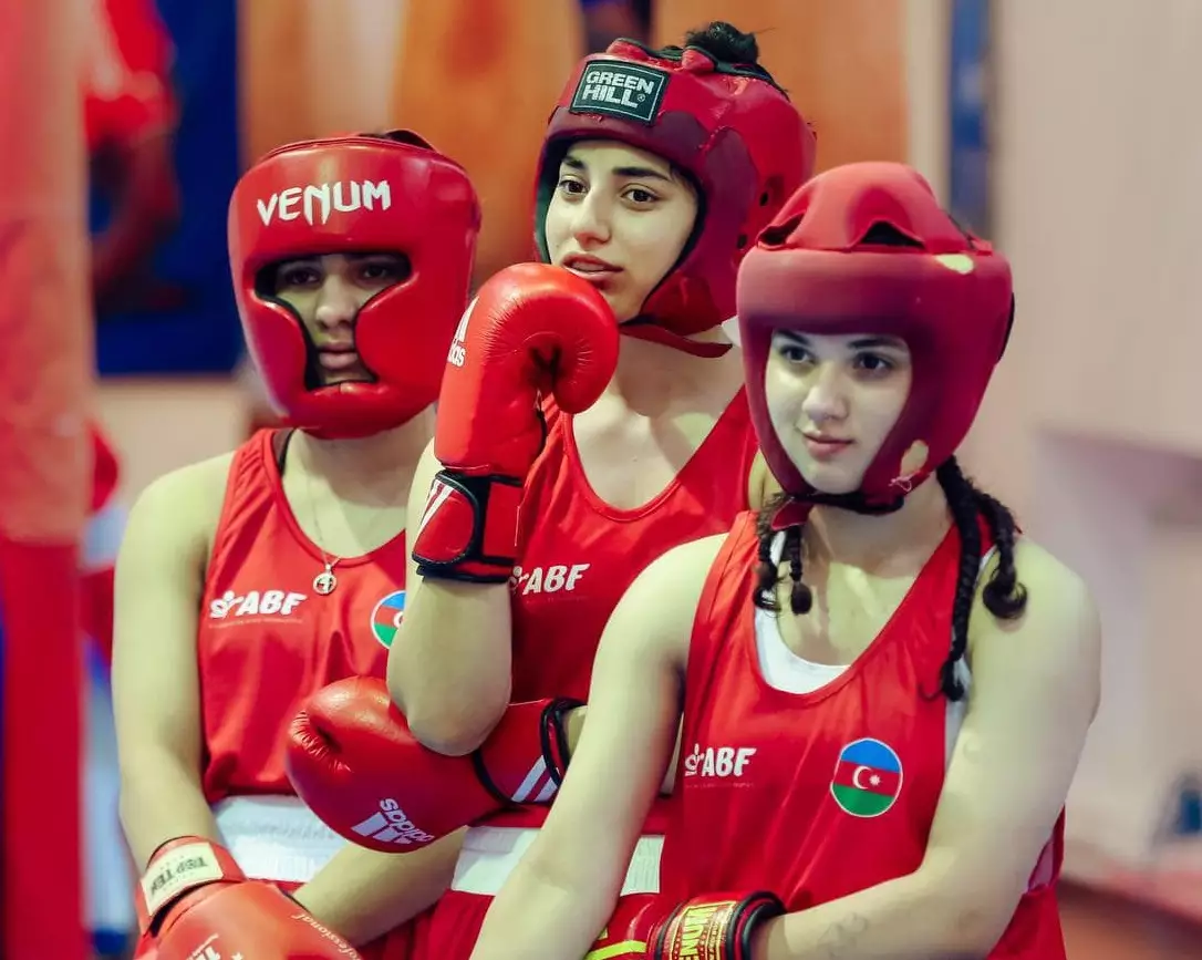 Qadın boksçumuz dünya çempionatında erməni rəqibinə qalib gəlib