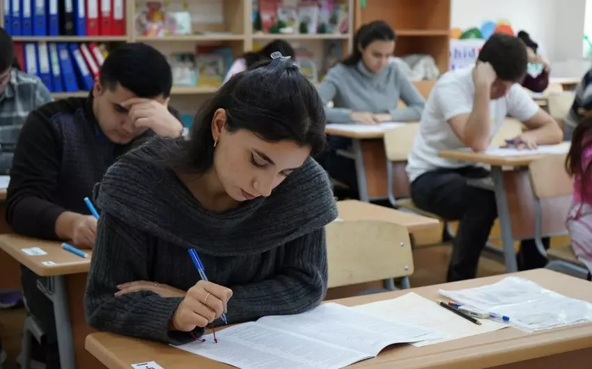 Bu gün 3 300-dən çox namizəd dövlət qulluğu üzrə imtahan verib - YENİLƏNİB