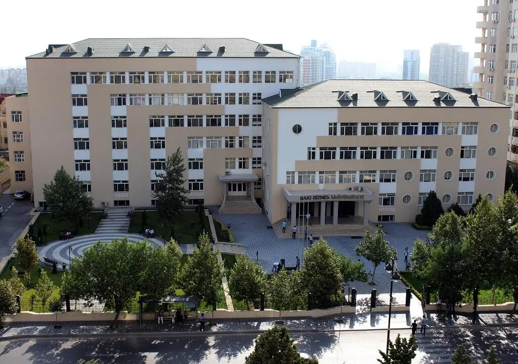 Bakı Biznes Universitetinin tələbələri diplomlarını ala bilmir - ŞİKAYƏT