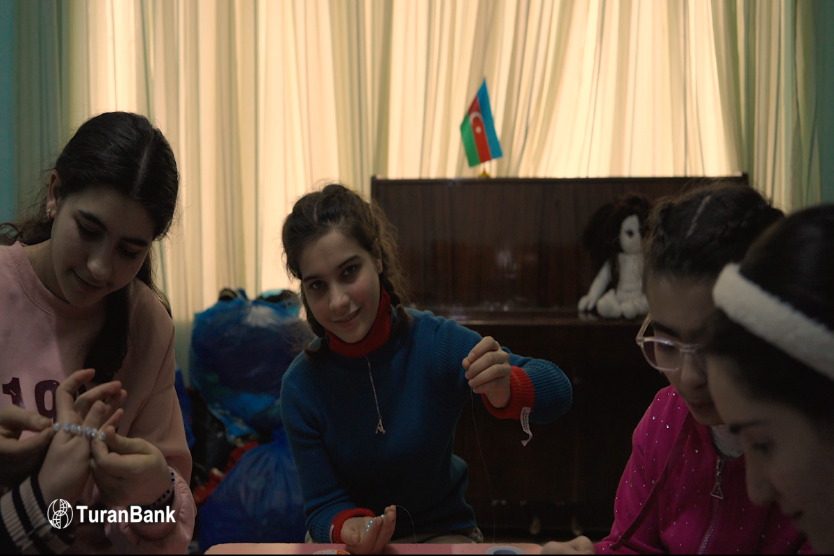 "TuranBank" uşaq sığınacağındakı gənc qızlara dəstək olub