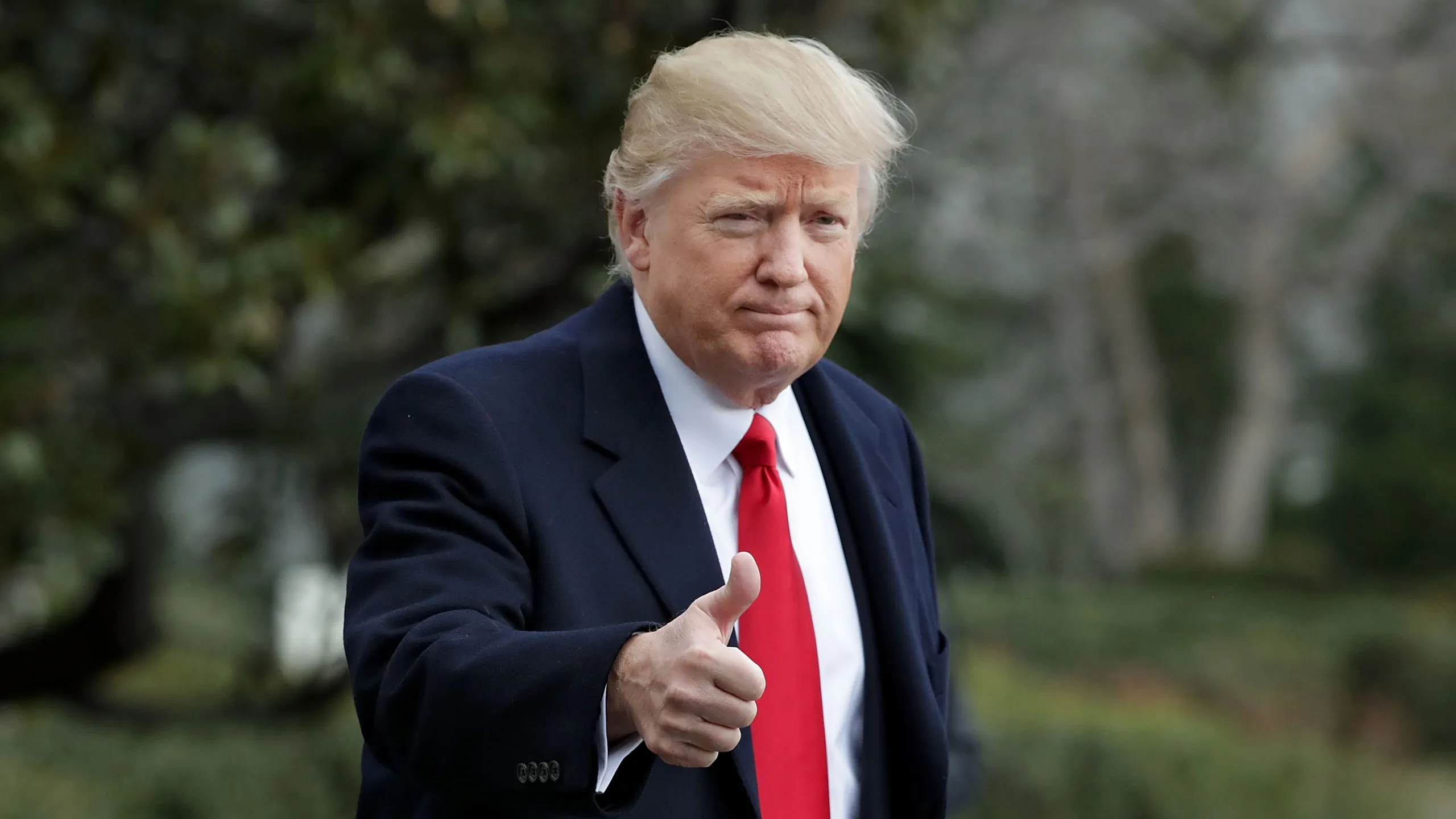 Donald Tramp 907-ci düzəlişi rəsmən dayandırıb - FOTO