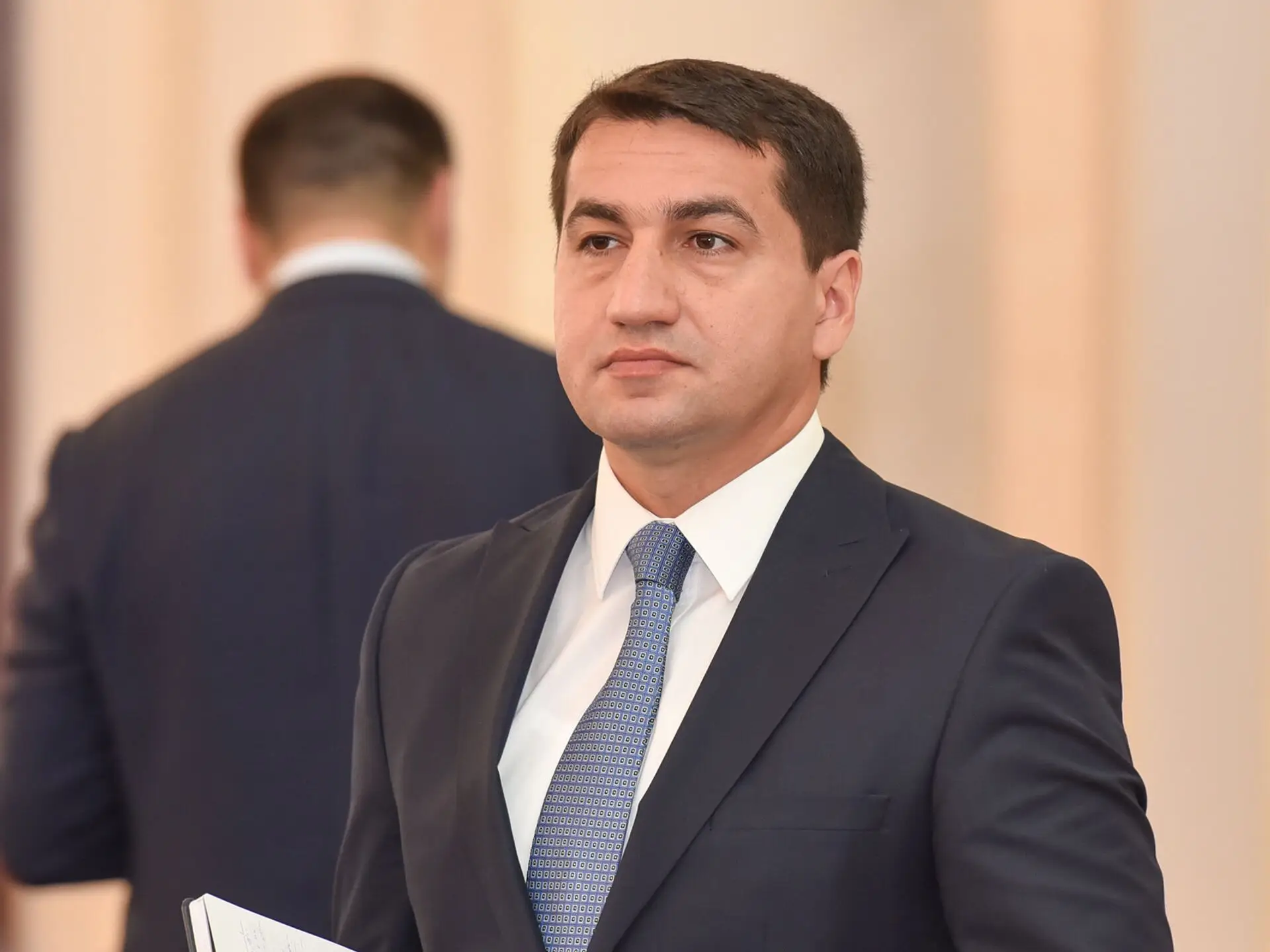 Hikmət Hacıyev Berlində Almaniya kanslerinin müşaviri ilə görüşüb