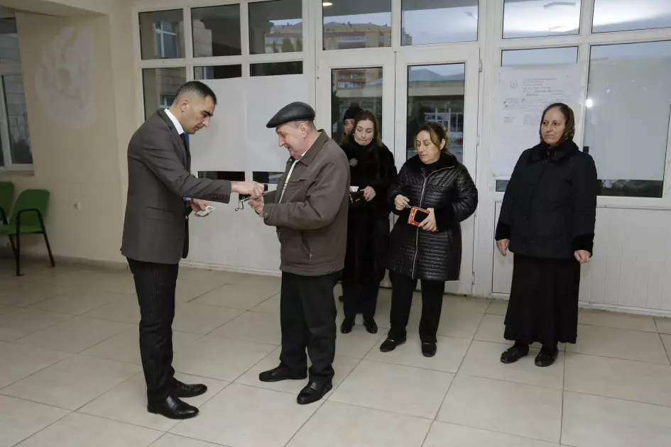 Vətəndaşlar bələdiyyə üzvlərini seçirlər – FOTOREPORTAJ