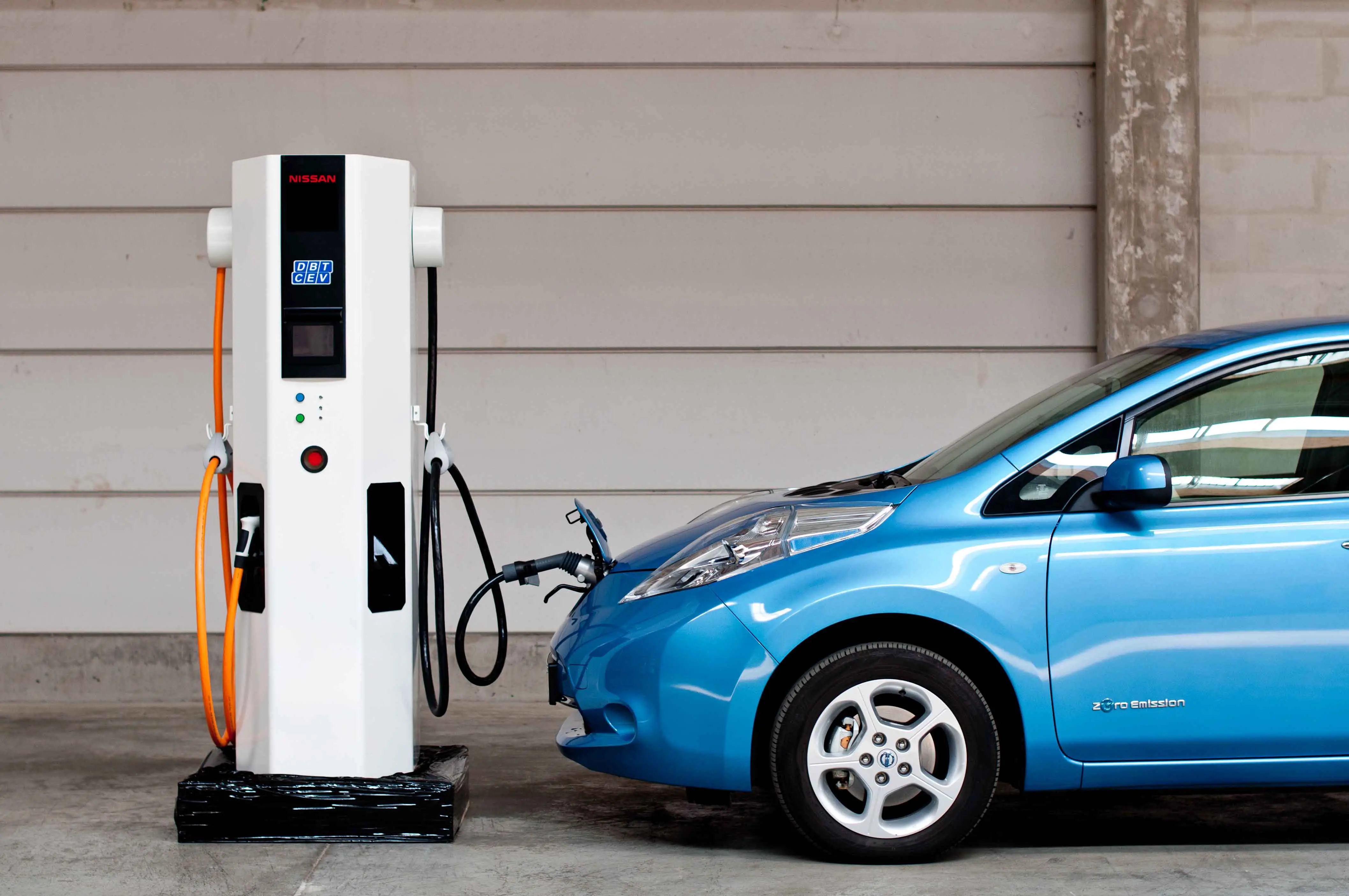 Azərbaycanın elektrikli avtomobil idxalına çəkdiyi xərc yarıbayarı azaldı