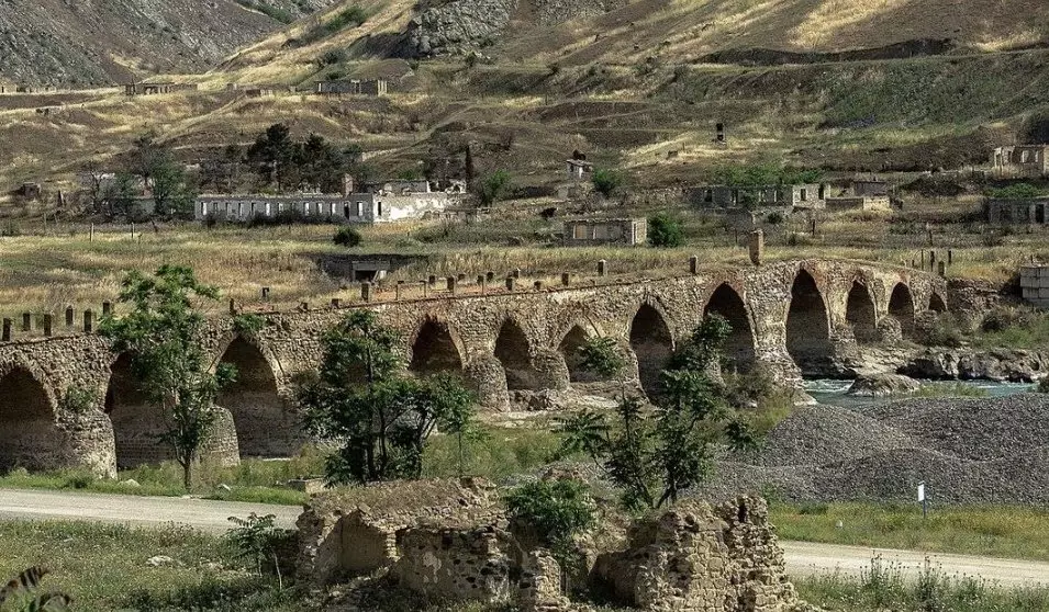 Cəbrayılın Horovlu kəndində fərdi yaşayış evləri tikilir