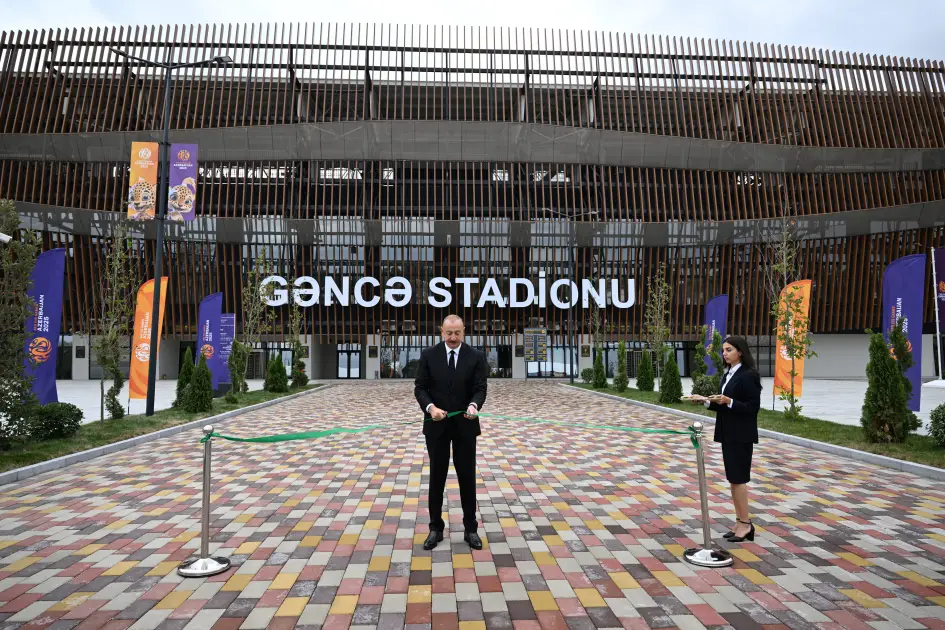 Prezident  Gəncə şəhər stadionunun açılışında iştirak edib