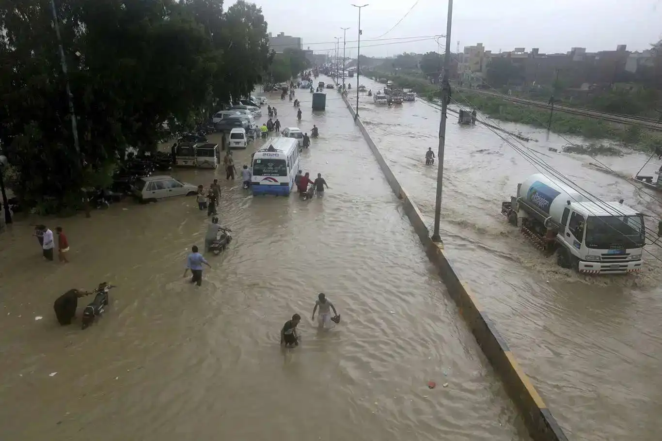 Pakistanda güclü yağışlar yağdı, çox sayda ölən var