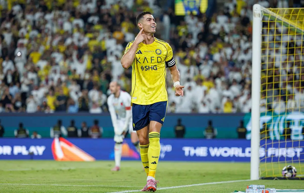 Ronaldo milyarder olan ilk futbolçu oldu