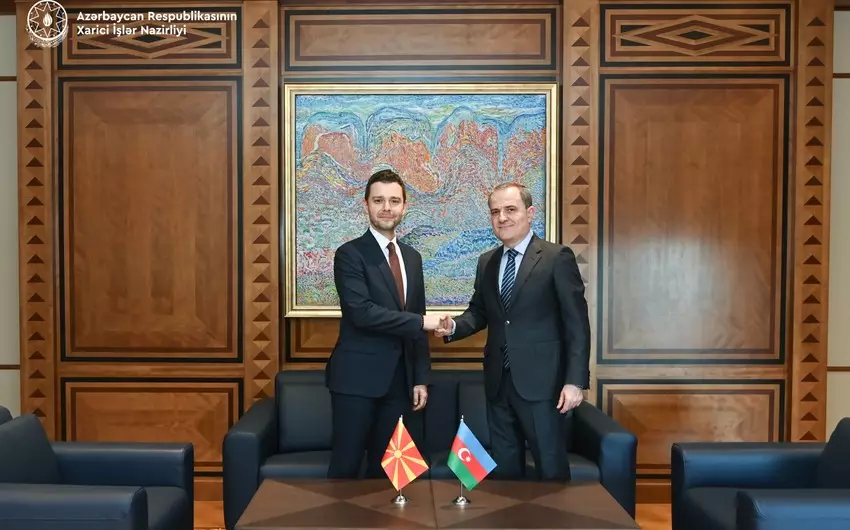 Ceyhun Bayramov şimali makedoniyalı həmkarını regiondakı vəziyyət barədə məlumatlandırıb