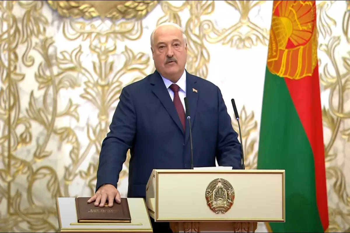 Lukaşenko and içib, vəzifəsinin icrasına başlayıb
