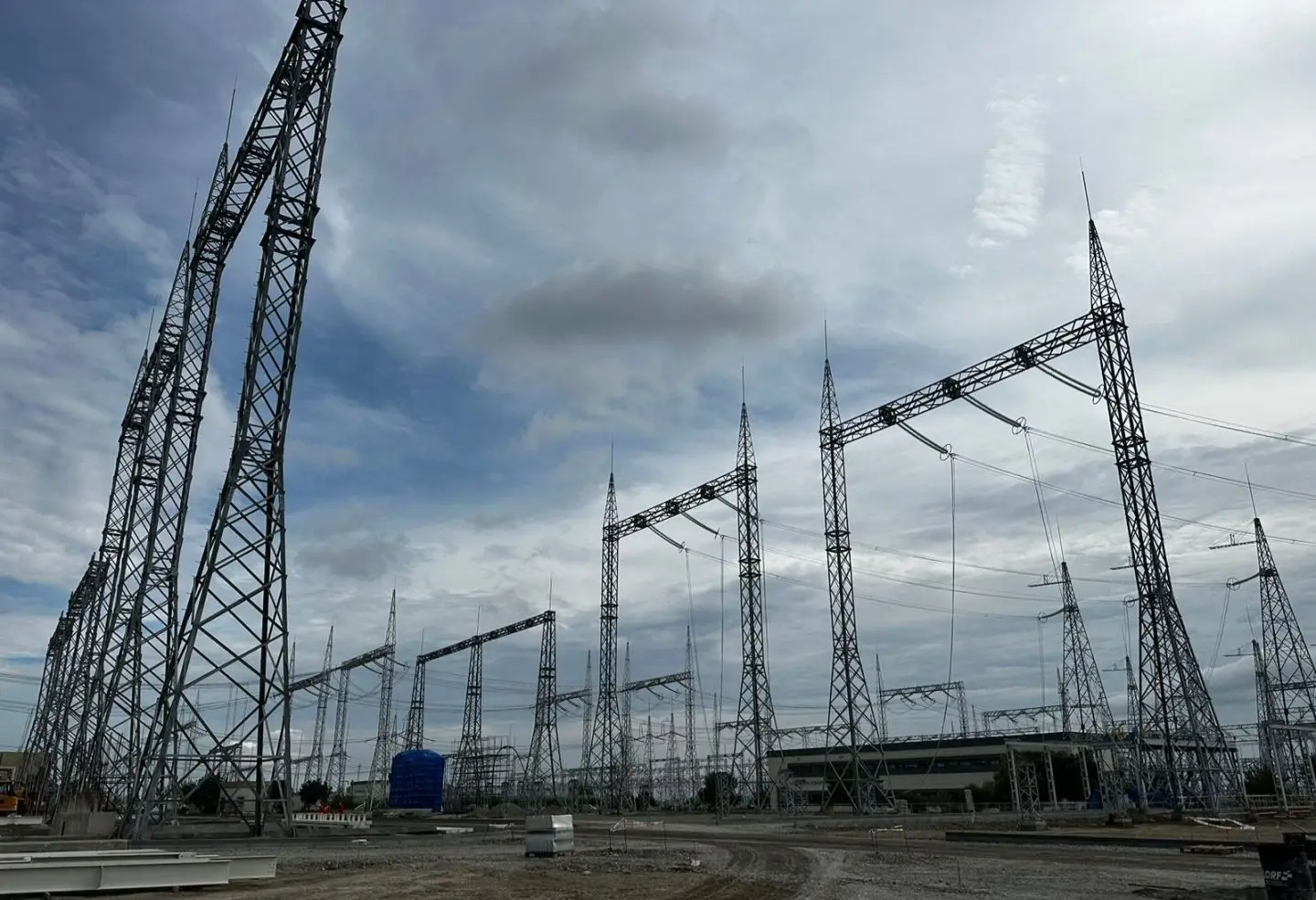 Azərbaycanda elektrik enerjisi istehsalı artıb