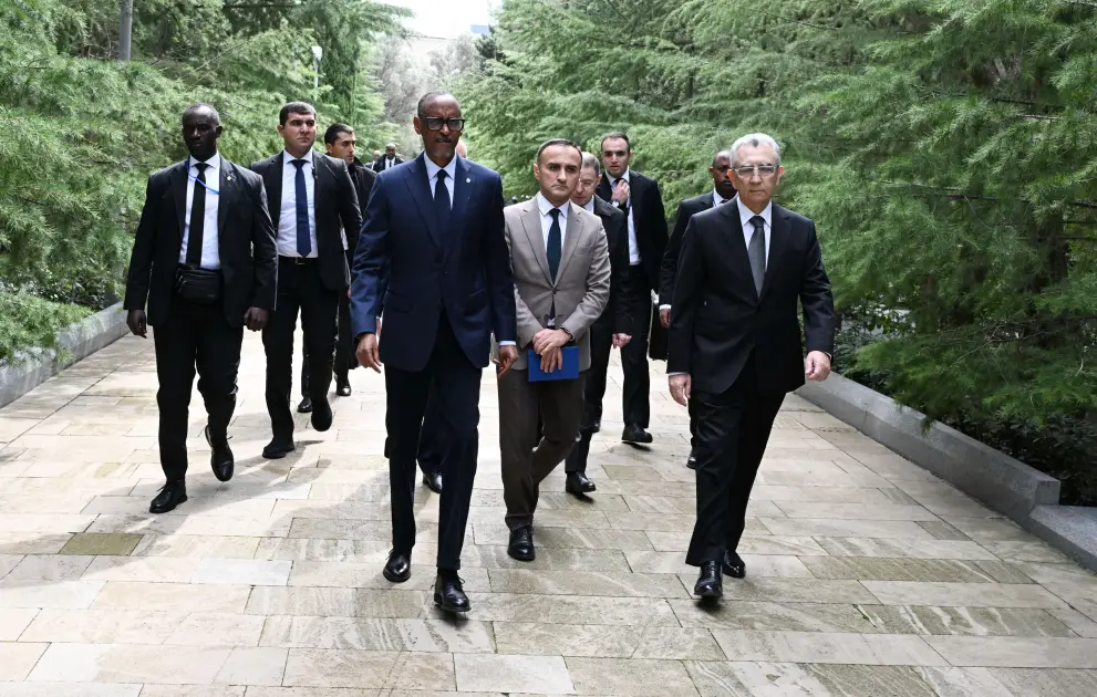 Ruanda Prezidenti Pol Kaqame Fəxri xiyabanda Ulu Öndər Heydər Əliyevin məzarını ziyarət edib - FOTO