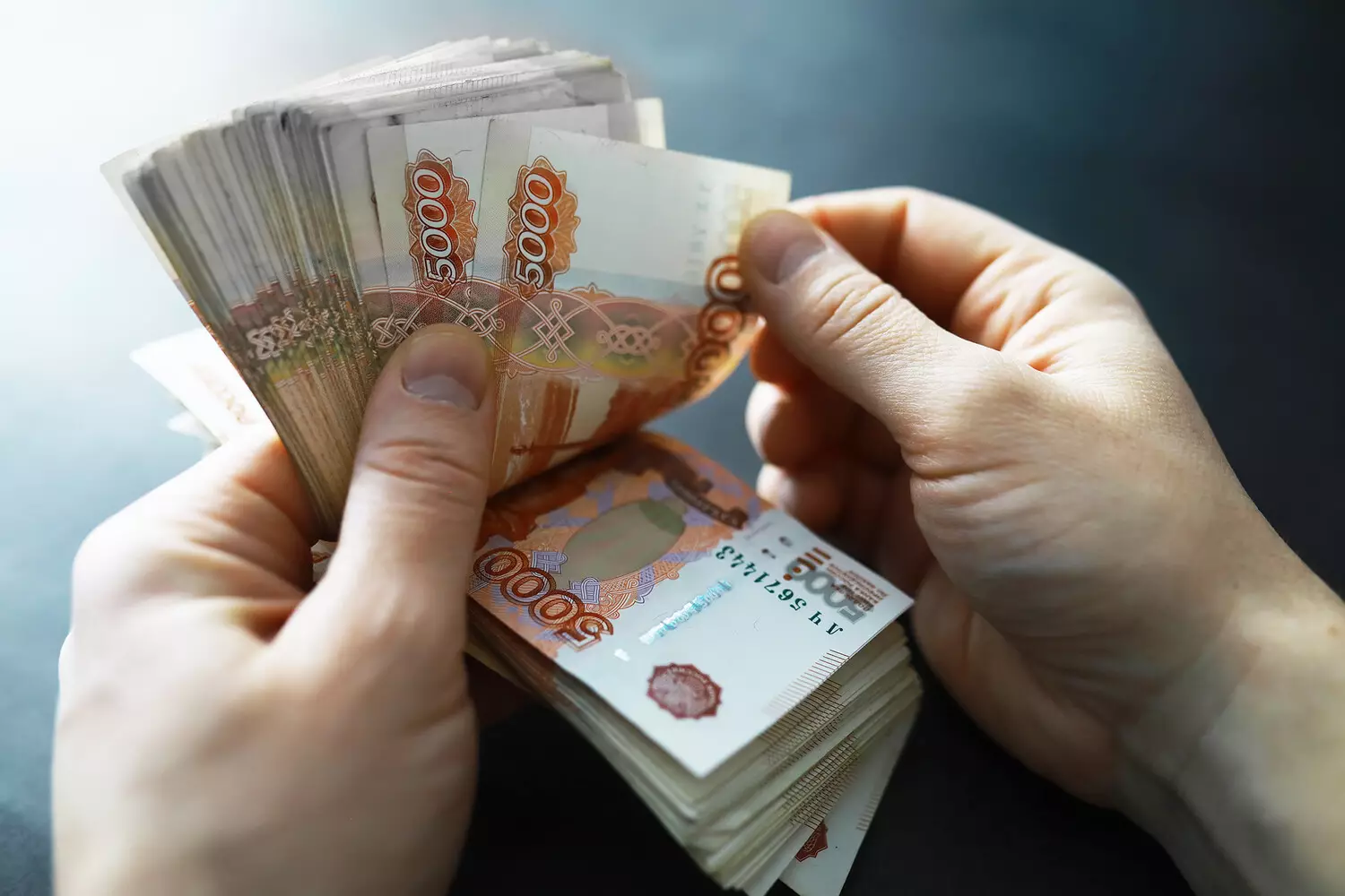 12 il məzuniyyətə çıxmayan şəxs iş yerindən 2 milyon kompensasiya aldı