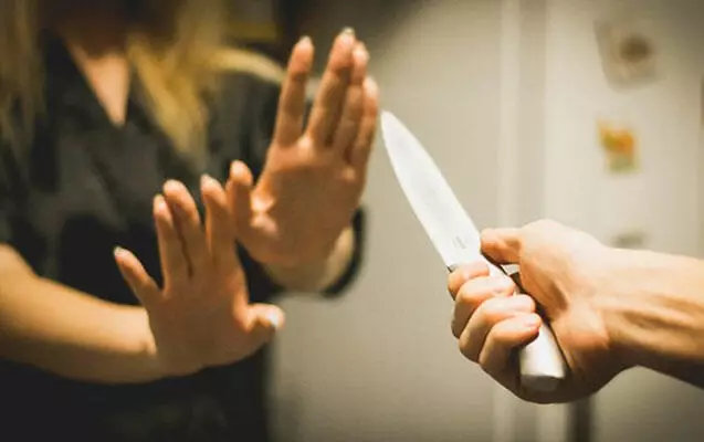 Həyat yoldaşını qətlə yetirməkdə şübhəli bilinən şəxs saxlanılıb