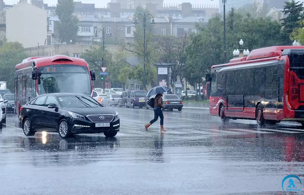 Sabah Bakıda intensiv yağış yağacaq, şimşək çaxacaq, güclü külək əsəcək