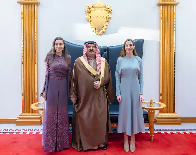 Bəhreyn Kralı Həməd bin İsa Al Xəlifə Leyla Əliyeva və Arzu Əliyevanı qəbul edib - FOTO