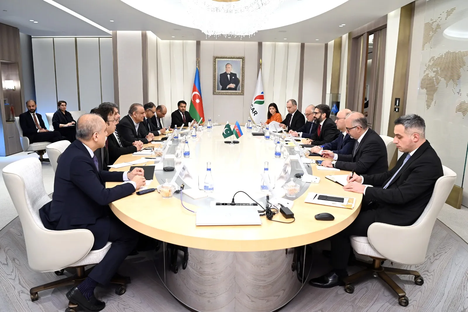 Rövşən Nəcəf  Pakistanın özəlləşdirmə, nəqliyyat və investisiya naziri ilə görüşüb - FOTO