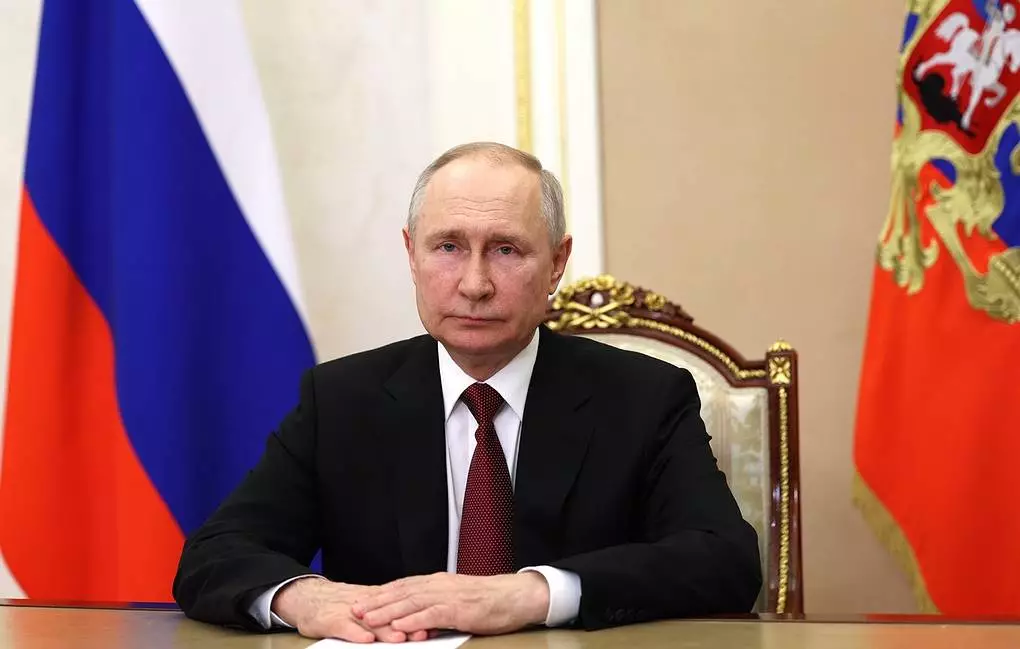 Putin Rusiya neftinin tavan qiymətlə satışına qadağa qoyub