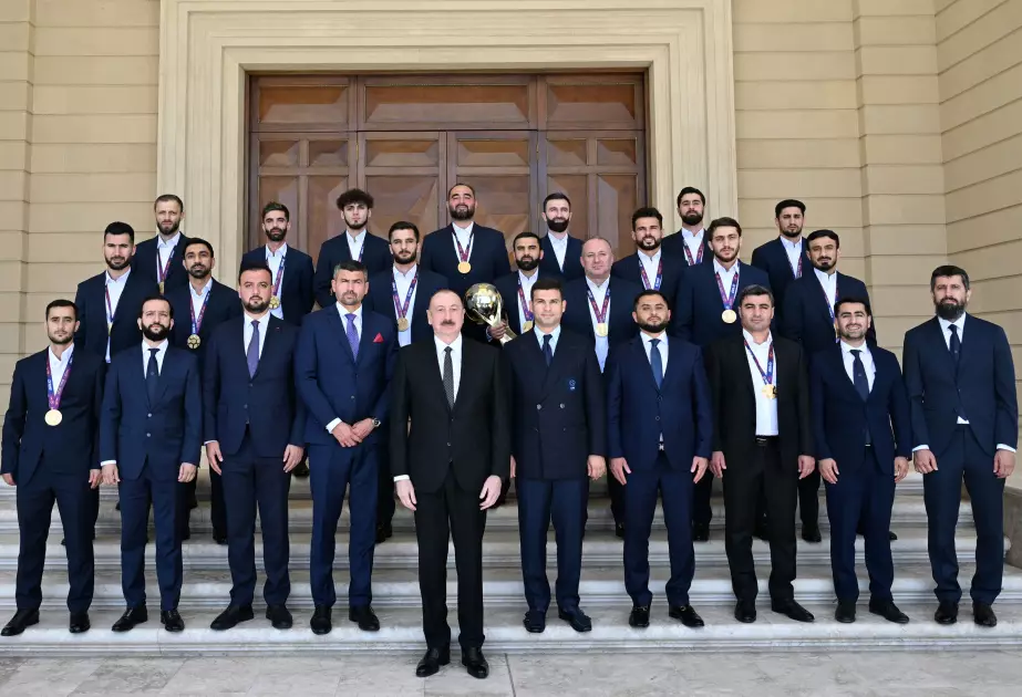İlham Əliyev minifutbol üzrə dünya çempionatının qalibi olan Azərbaycan milli komandasının üzvlərini qəbul edib - YENİLƏNİB